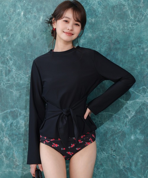 TeddyShop(テディショップ)の「【UVカット率99.9%以上/大きいサイズ有/結べるリボン2way】長袖ラッシュガードトップス+ホルターネックビキニ 上下3点セット レディース水着(水着・レディース・ブラック系その他/ブラック×レッド/ブラック×ホワイト/ブルー系その他・LL/L/M/S)」の12枚目の写真
