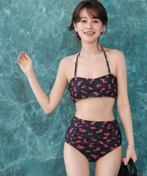 TeddyShop(テディショップ)の「【UVカット率99.9%以上/大きいサイズ有/結べるリボン2way】長袖ラッシュガードトップス+ホルターネックビキニ 上下3点セット レディース水着(水着・レディース・ブラック系その他/ブラック×レッド/ブラック×ホワイト/ブルー系その他・LL/L/M/S)」の8枚目の写真