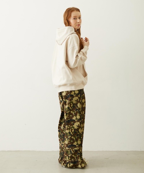 MILKFED.(ミルクフェド)の「FRILL HEM CAMO PANTS(その他パンツ・レディース・ブラック/ピンク/オリーブ・S/M)」の17枚目の写真