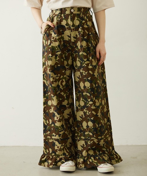 MILKFED.(ミルクフェド)の「FRILL HEM CAMO PANTS(その他パンツ・レディース・ブラック/ピンク/オリーブ・S/M)」の4枚目の写真