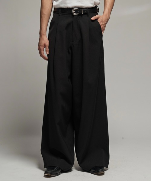 One tuck wide straight slacks / ワンタックワイドストレート