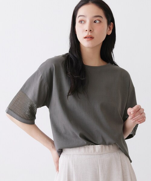 Dessin(デッサン)の「【接触冷感】メッシュレーススリーブプルオーバー(Tシャツ/カットソー・レディース・チャコールグレー/ブラック/レッド系1/ホワイト系・01/02/03)」の7枚目の写真
