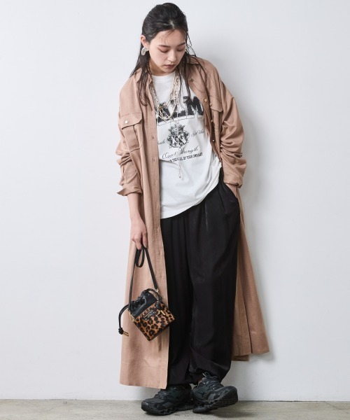 CHIC STYLE(シックスタイル)の「綿100%ピグメント染ロゴプリントTシャツ<大きいサイズ有>シックスタイル(Tシャツ/カットソー・レディース・オフホワイト/チャコール/スミクロ・3L/LL/L/M/5L/4L)」の20枚目の写真