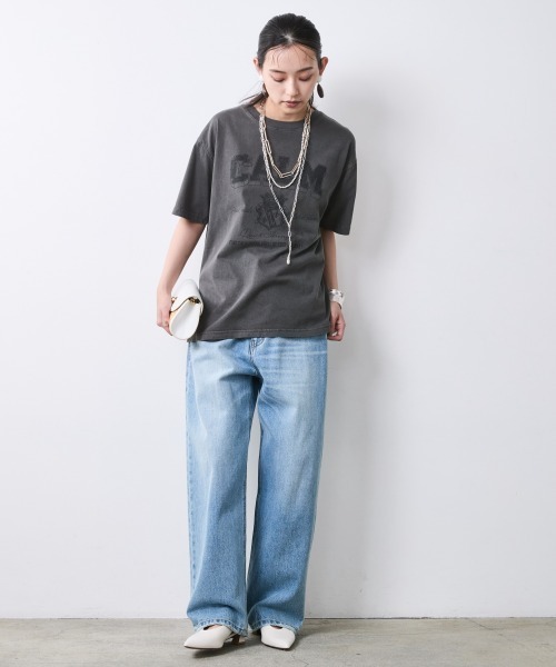 CHIC STYLE(シックスタイル)の「綿100%ピグメント染ロゴプリントTシャツ<大きいサイズ有>シックスタイル(Tシャツ/カットソー・レディース・オフホワイト/チャコール/スミクロ・3L/LL/L/M/5L/4L)」の5枚目の写真