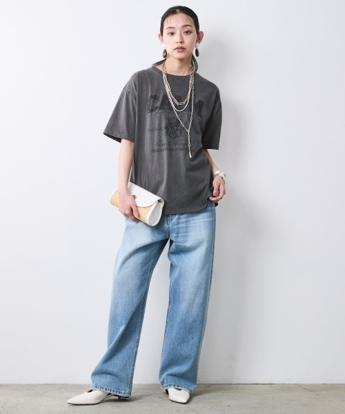 CHIC STYLE(シックスタイル)の「綿100%ピグメント染ロゴプリントTシャツ<大きいサイズ有>シックスタイル(Tシャツ/カットソー・レディース・オフホワイト/チャコール/スミクロ・3L/LL/L/M/5L/4L)」の6枚目の写真