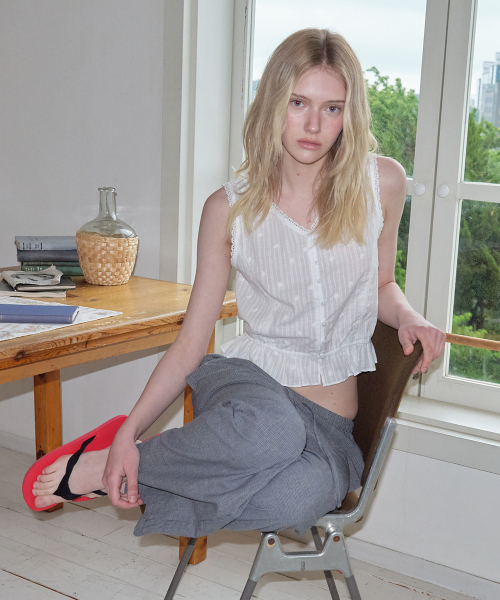 FRIVER07（フリバー07）の「V-neck lace sleeveless blouse [FRSP08BL03]_White（シャツ/ブラウス・レディース・ホワイト・FREE）」の2枚目の写真