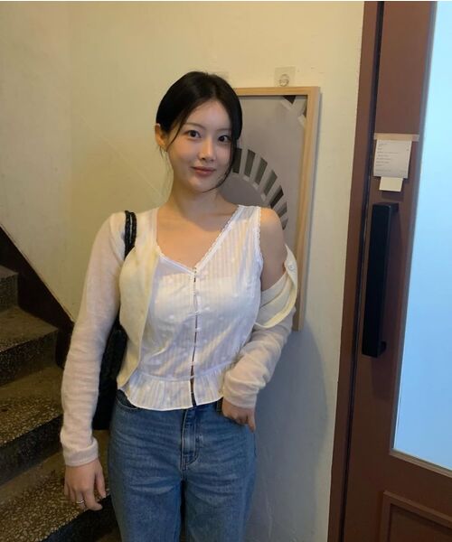 FRIVER07（フリバー07）の「V-neck lace sleeveless blouse [FRSP08BL03]_White（シャツ/ブラウス・レディース・ホワイト・FREE）」の3枚目の写真