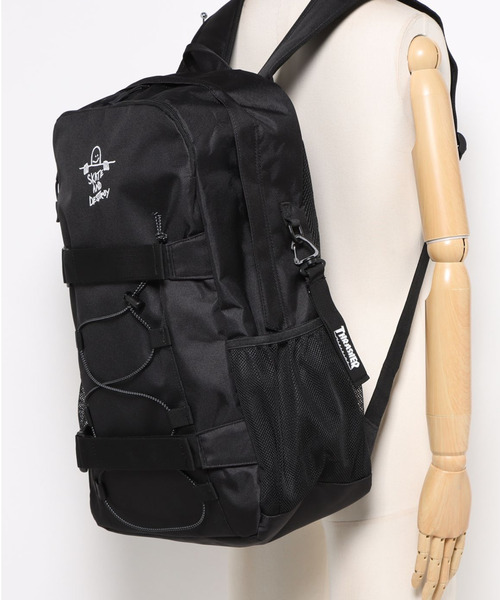 THRASHER(スラッシャー)の「大容量 バンジーコード バックパック A4・B4・PC・スケートボード対応(バックパック/リュック・メンズ・ブラック・FREE)」の1枚目の写真