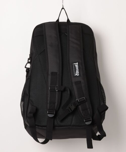 THRASHER(スラッシャー)の「大容量 バンジーコード バックパック A4・B4・PC・スケートボード対応(バックパック/リュック・メンズ・ブラック・FREE)」の4枚目の写真