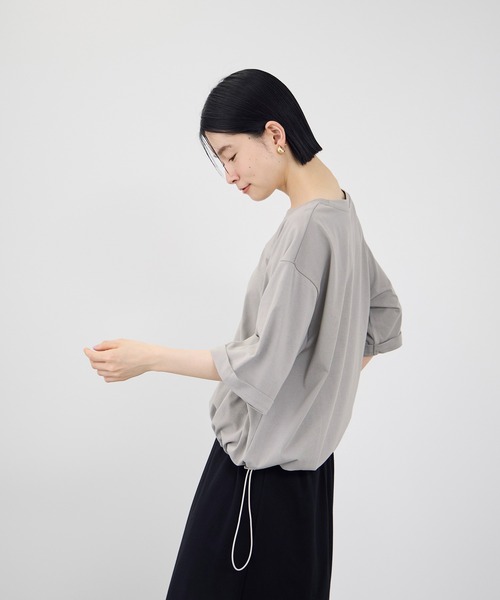 Mac-House（マックハウス）の「【Idnes / イドネス】裾ドロスト ドルマンプルオーバー  カットソー（Tシャツ/カットソー・レディース・ブラック/グレイッシュベージュ/ブラウン・FREE）」の5枚目の写真