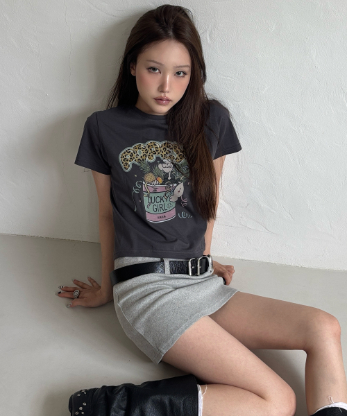 ERER(エルエル)の「Cropped Leopard Popeye Graphic T-Shirt Charcoal(Tシャツ/カットソー・レディース・ダークグレー・1/2)」の12枚目の写真