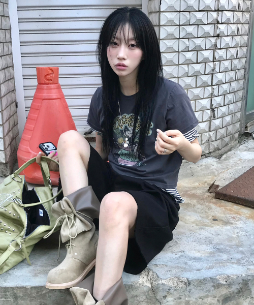 ERER(エルエル)の「Cropped Leopard Popeye Graphic T-Shirt Charcoal(Tシャツ/カットソー・レディース・ダークグレー・1/2)」の5枚目の写真