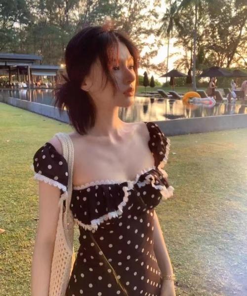 Ritzy（リッツィー）の「レトロ ドット柄 レーストリム フリル スクエアネック ワンピース（ワンピース・レディース・ブラック・L/S）」の7枚目の写真
