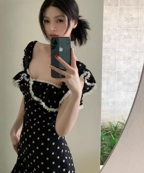 Ritzy（リッツィー）の「レトロ ドット柄 レーストリム フリル スクエアネック ワンピース（ワンピース・レディース・ブラック・L/S）」の8枚目の写真