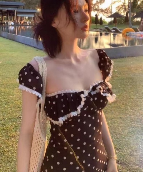 Ritzy（リッツィー）の「レトロ ドット柄 レーストリム フリル スクエアネック ワンピース（ワンピース・レディース・ブラック・L/S）」の9枚目の写真