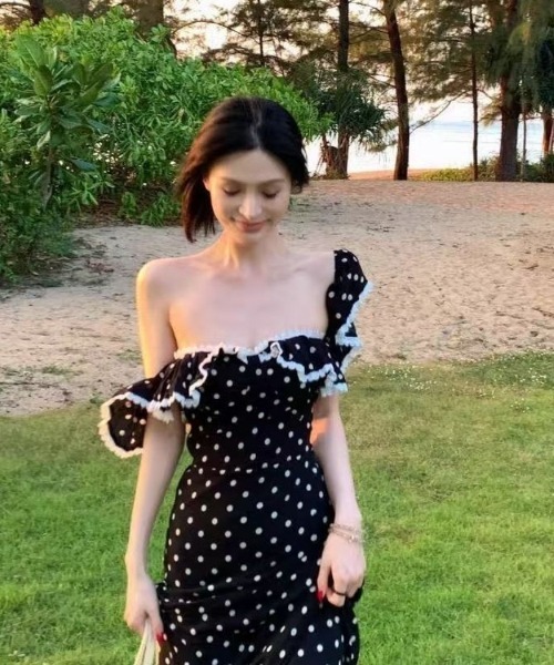 Ritzy（リッツィー）の「レトロ ドット柄 レーストリム フリル スクエアネック ワンピース（ワンピース・レディース・ブラック・L/S）」の10枚目の写真