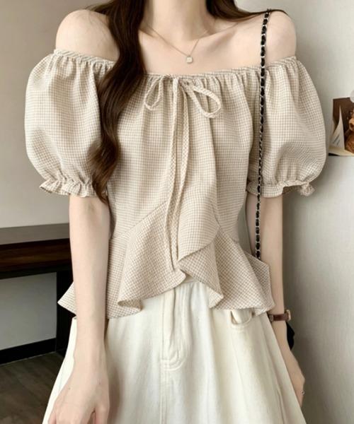 Girly Doll(ガーリードール)の「ギンガムチェックパフスリペプラムブラウス(シャツ/ブラウス・レディース・ベージュ/ブラック/ブルー/レッド・FREE)」の4枚目の写真