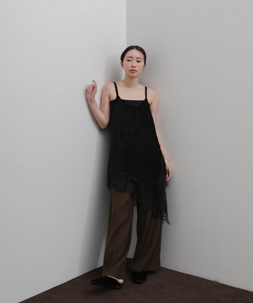 select MOCA Et（セレクトモカエト）の「【Et】Lace-Hem Velour Crepe Asymmetry long Camisole（キャミソール・レディース・ブラウン/ブラック・FREE）」の10枚目の写真