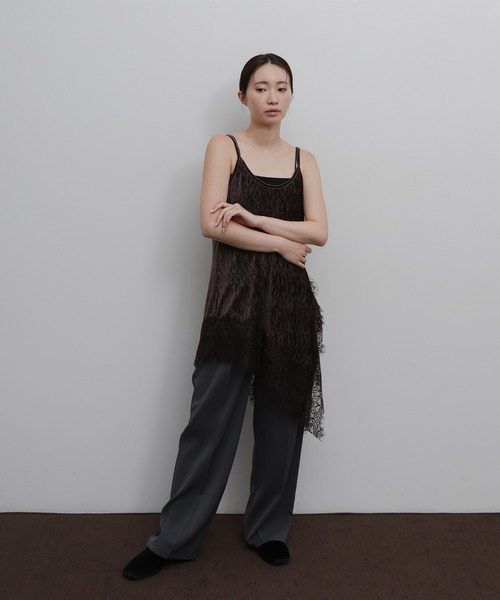 select MOCA Et（セレクトモカエト）の「【Et】Lace-Hem Velour Crepe Asymmetry long Camisole（キャミソール・レディース・ブラウン/ブラック・FREE）」の4枚目の写真
