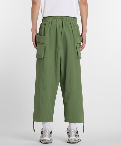 NEW BALANCE（ニューバランス）の「NEW BALANCE NB Grey cropped cargo pants MB61A5RJ（カーゴパンツ・メンズ・オリーブ/チャコールグレー・M/L）」の12枚目の写真
