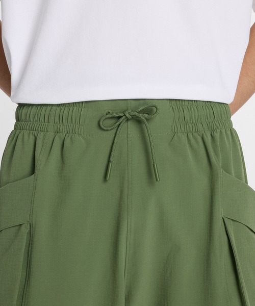 NEW BALANCE（ニューバランス）の「NEW BALANCE NB Grey cropped cargo pants MB61A5RJ（カーゴパンツ・メンズ・オリーブ/チャコールグレー・M/L）」の15枚目の写真
