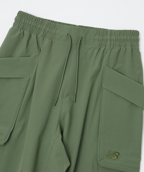 NEW BALANCE（ニューバランス）の「NEW BALANCE NB Grey cropped cargo pants MB61A5RJ（カーゴパンツ・メンズ・オリーブ/チャコールグレー・M/L）」の5枚目の写真