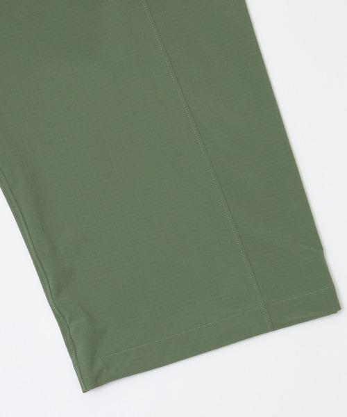 NEW BALANCE（ニューバランス）の「NEW BALANCE NB Grey cropped cargo pants MB61A5RJ（カーゴパンツ・メンズ・オリーブ/チャコールグレー・M/L）」の9枚目の写真