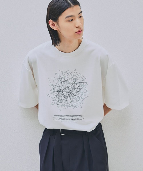 LAKOLE(ラコレ)の「ジオラインアートプリントT / 672895(Tシャツ/カットソー・メンズ・ホワイト/ブルー・MEDIUM/LARGE)」の2枚目の写真