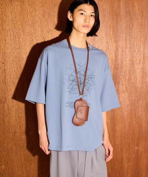 LAKOLE(ラコレ)の「ジオラインアートプリントT / 672895(Tシャツ/カットソー・メンズ・ホワイト/ブルー・MEDIUM/LARGE)」の1枚目の写真