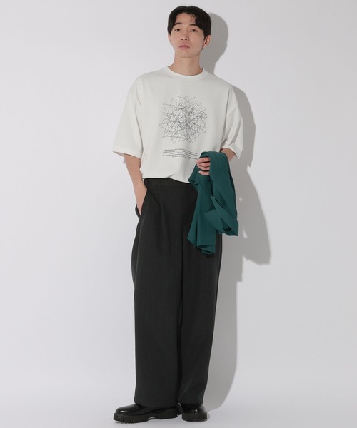 LAKOLE(ラコレ)の「ジオラインアートプリントT / 672895(Tシャツ/カットソー・メンズ・ホワイト/ブルー・MEDIUM/LARGE)」の7枚目の写真
