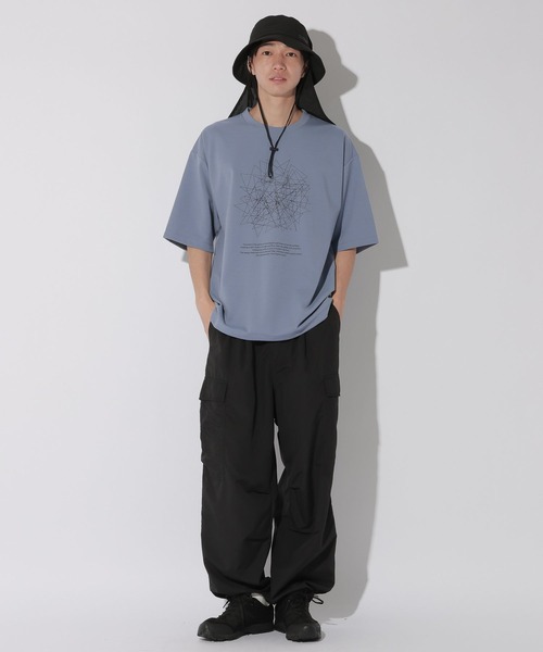 LAKOLE(ラコレ)の「ジオラインアートプリントT / 672895(Tシャツ/カットソー・メンズ・ホワイト/ブルー・MEDIUM/LARGE)」の15枚目の写真
