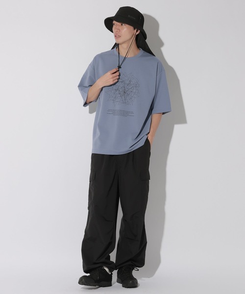 LAKOLE(ラコレ)の「ジオラインアートプリントT / 672895(Tシャツ/カットソー・メンズ・ホワイト/ブルー・MEDIUM/LARGE)」の16枚目の写真
