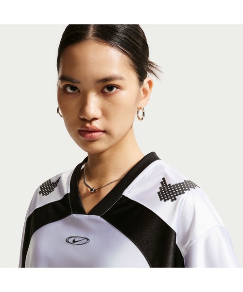 NIKE（ナイキ）の「NIKE/ナイキ WS ｽﾄﾘｰﾄ GFX ｼﾞｬｰｼﾞｰ（Tシャツ/カットソー・レディース・ブラック/ホワイト・L/M/S/XL）」の10枚目の写真