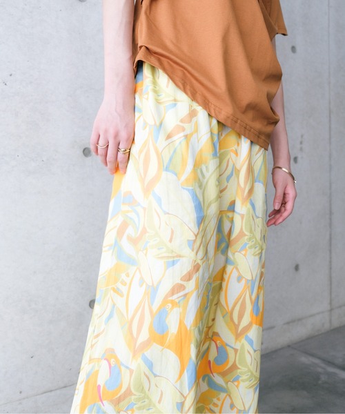 DOLLUPOOPS(ドールアップウップス)の「Botanical Bird Smocked Waist Easy Pants(ボタニカルバードウエストシャーリングイージーパンツ)(その他パンツ・レディース・イエロー/ブルー・FREE)」の4枚目の写真