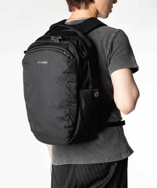 pacsafe(パックセーフ)の「【Pacsafe / パックセーフ】Pacsafe V 26L Tour Backpack / ツアー バックパック リュック 防犯機能(バックパック/リュック・メンズ・ブラック・FREE)」の1枚目の写真