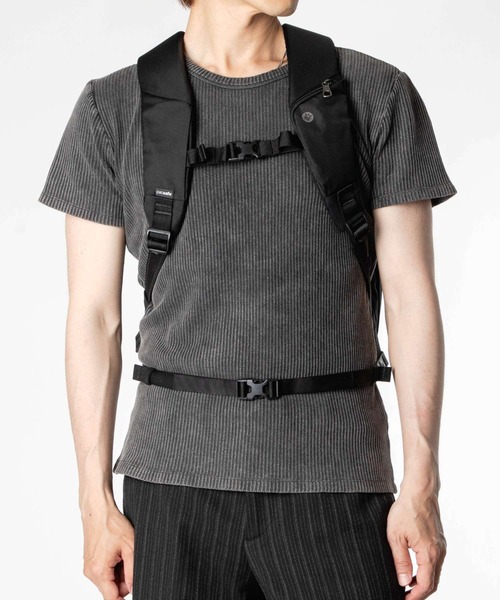 pacsafe(パックセーフ)の「【Pacsafe / パックセーフ】Pacsafe V 26L Tour Backpack / ツアー バックパック リュック 防犯機能(バックパック/リュック・メンズ・ブラック・FREE)」の4枚目の写真