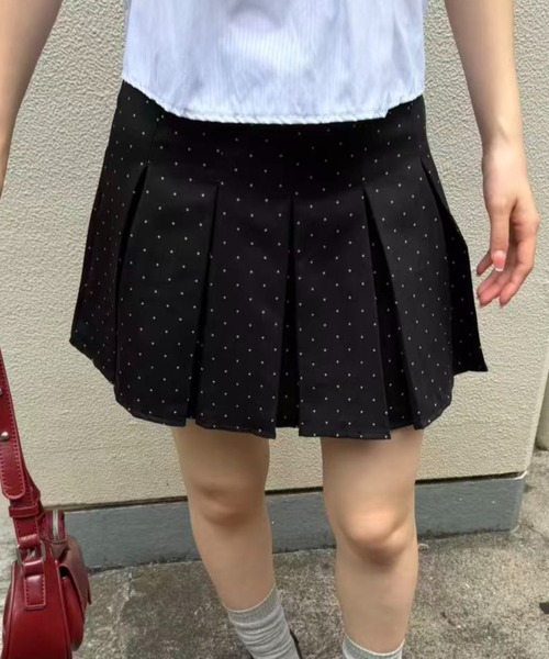 mebole（メボレ）の「dot box pleated mini skirt（スカート・レディース・ブラック・SMALL/MEDIUM）」の2枚目の写真