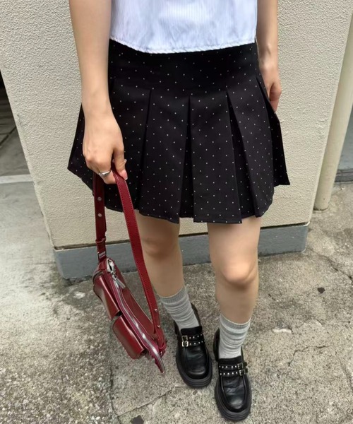mebole（メボレ）の「dot box pleated mini skirt（スカート・レディース・ブラック・SMALL/MEDIUM）」の3枚目の写真