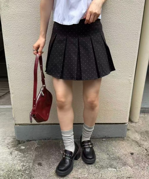mebole（メボレ）の「dot box pleated mini skirt（スカート・レディース・ブラック・SMALL/MEDIUM）」の5枚目の写真