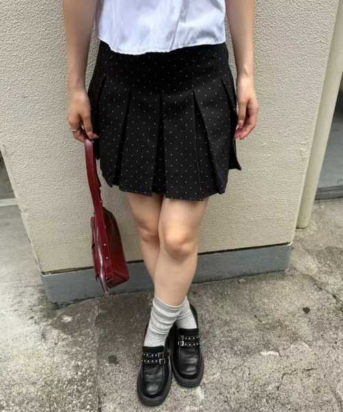 mebole（メボレ）の「dot box pleated mini skirt（スカート・レディース・ブラック・SMALL/MEDIUM）」の9枚目の写真