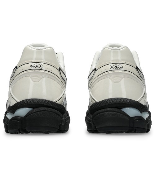 ASICS（アシックス）の「GEL-CUMULUS 16 / ゲルキュムラス 16（スニーカー・レディース・ホワイト×ブラック・25.5/26/27/27.5/23/26.5/25/23.5/28.5/28/24/24.5）」の8枚目の写真