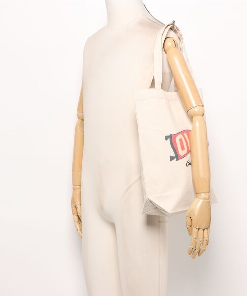 Ol' Basics(オールベーシックス)の「Ol' Basics(オール・ベーシックス) トートバッグ キャンバス フラッグイラスト ロゴ プリント 鞄 BAG アメカジ メンズ レディース ユニセックス Mサイズ(トートバッグ・レディース・ナチュラル・FREE)」の6枚目の写真