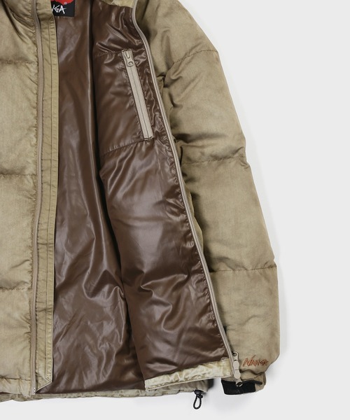 NANGA(ナンガ)の「NANGA×DUFFER SULPHUR DYES STANDCOLLAR DOWN JACKET:ナンガ別注 硫化染め スタンドカラー ダウンジャケット / フェード / ヴィンテージ風 / 650FP(ダウンジャケット/コート・メンズ・ベージュ/スミクロ・MEDIUM/SMALL/X-LARGE/LARGE)」の18枚目の写真
