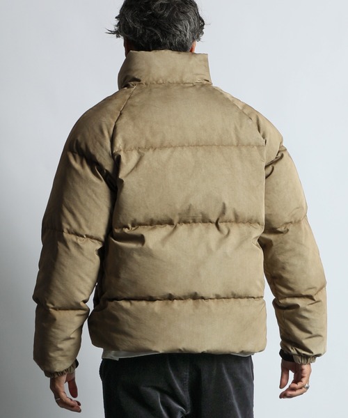 NANGA(ナンガ)の「NANGA×DUFFER SULPHUR DYES STANDCOLLAR DOWN JACKET:ナンガ別注 硫化染め スタンドカラー ダウンジャケット / フェード / ヴィンテージ風 / 650FP(ダウンジャケット/コート・メンズ・ベージュ/スミクロ・MEDIUM/SMALL/X-LARGE/LARGE)」の5枚目の写真