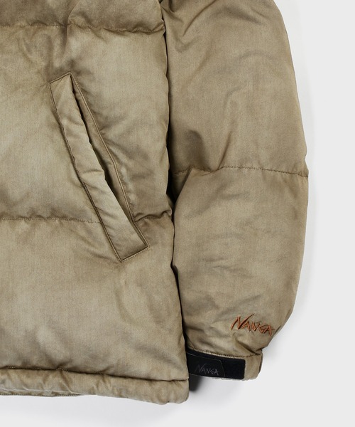 NANGA(ナンガ)の「NANGA×DUFFER SULPHUR DYES STANDCOLLAR DOWN JACKET:ナンガ別注 硫化染め スタンドカラー ダウンジャケット / フェード / ヴィンテージ風 / 650FP(ダウンジャケット/コート・メンズ・ベージュ/スミクロ・MEDIUM/SMALL/X-LARGE/LARGE)」の3枚目の写真