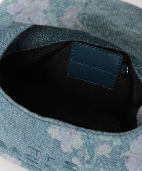 MARC JACOBS(マークジェイコブス)の「THE ANTIQUE FLORAL DENIM MICRO CROSSBODY SACK/ザ アンティーク フローラル デニム マイクロ クロスボディ サック バッグ(ショルダーバッグ・レディース・ブルー系その他・ONE SIZE)」の7枚目の写真