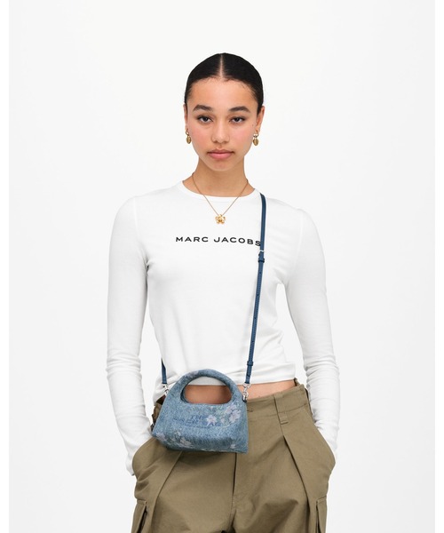 MARC JACOBS(マークジェイコブス)の「THE ANTIQUE FLORAL DENIM MICRO CROSSBODY SACK/ザ アンティーク フローラル デニム マイクロ クロスボディ サック バッグ(ショルダーバッグ・レディース・ブルー系その他・ONE SIZE)」の2枚目の写真