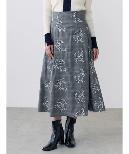 TONAL（トーナル）の「レース刺繍フレアスカート（スカート・レディース・ブラウン/グレー・SMALL/MEDIUM）」の4枚目の写真