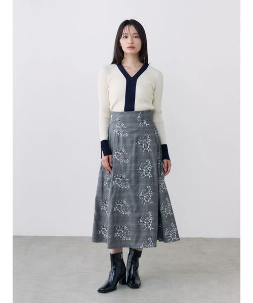 TONAL（トーナル）の「レース刺繍フレアスカート（スカート・レディース・ブラウン/グレー・SMALL/MEDIUM）」の8枚目の写真
