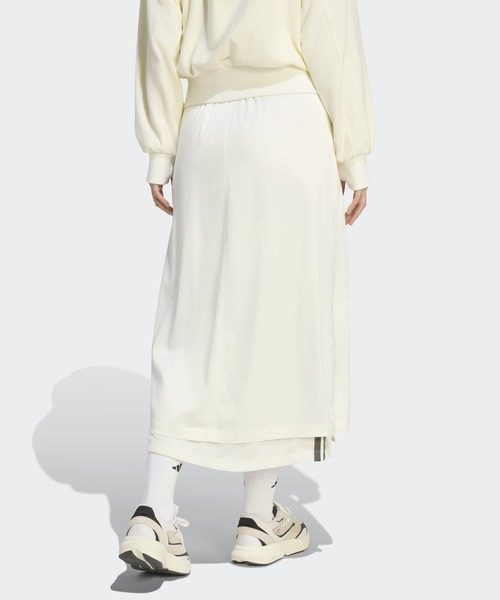 adidas(アディダス)の「ラックスフロー サテン レイヤード ルーズフィット スカート / アディダス adidas(スカート・レディース・ホワイト・X-LARGE/SMALL/MEDIUM/LARGE/XX-LARGE)」の2枚目の写真